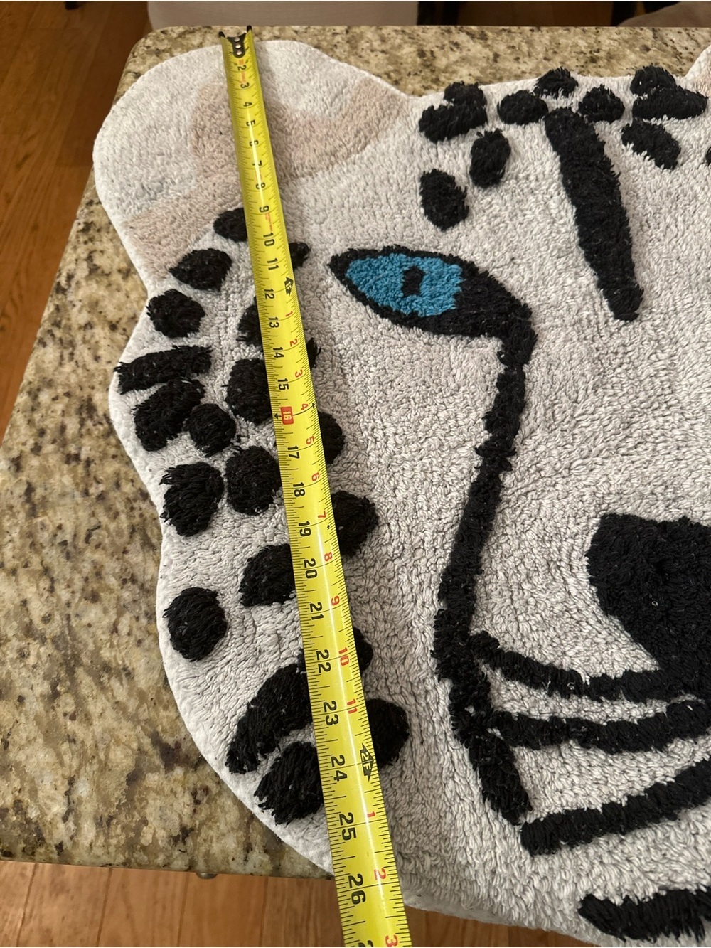 Viral TikTok Snow Leopard Tufted Bath Mat Accent Rug Blue Eyes Animal Shaped - Picture 5 of 7